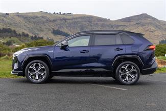 2020 Toyota RAV4 - Thumbnail