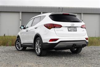 2018 Hyundai Santa Fe - Thumbnail