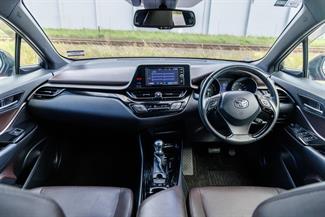 2017 Toyota C-HR - Thumbnail