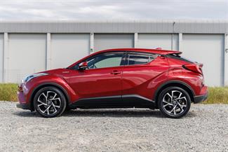 2017 Toyota C-HR - Thumbnail
