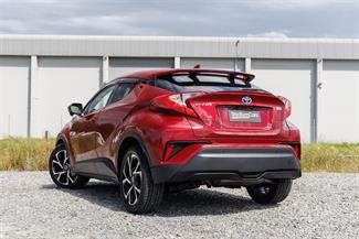 2017 Toyota C-HR - Thumbnail