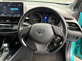 2017 Toyota C-HR - Thumbnail