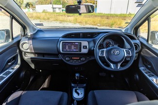 2015 Toyota Vitz - Thumbnail