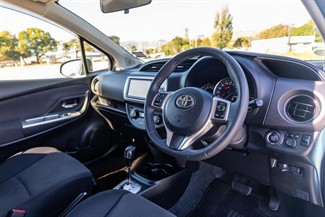 2015 Toyota Vitz - Thumbnail