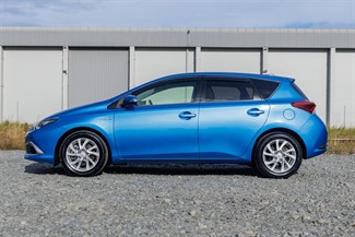 2016 Toyota Auris - Thumbnail