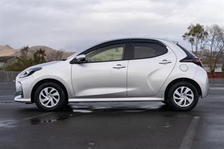 2020 Toyota Yaris - Thumbnail