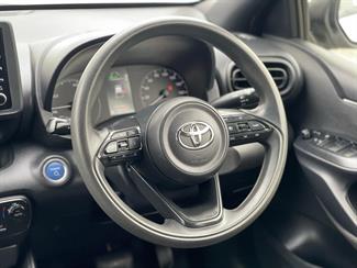 2021 Toyota Yaris - Thumbnail