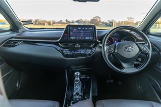 2017 Toyota C-HR - Thumbnail