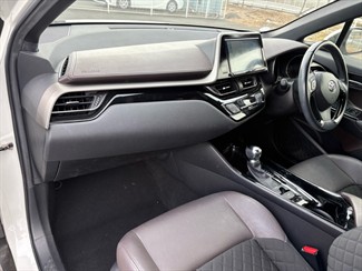 2017 Toyota C-HR - Thumbnail