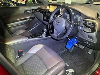 2017 Toyota C-HR - Thumbnail