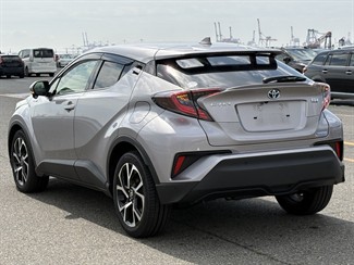 2017 Toyota C-HR - Thumbnail