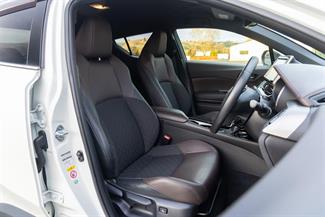 2017 Toyota C-HR - Thumbnail