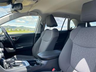 2019 Toyota RAV4 - Thumbnail