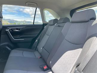 2019 Toyota RAV4 - Thumbnail