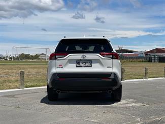 2019 Toyota RAV4 - Thumbnail