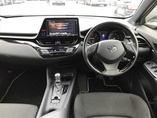 2018 Toyota C-HR - Thumbnail