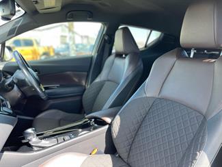 2017 Toyota C-HR - Thumbnail