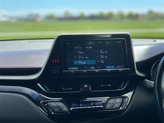 2017 Toyota C-HR - Thumbnail