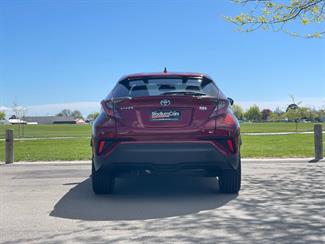 2017 Toyota C-HR - Thumbnail