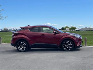 2017 Toyota C-HR - Thumbnail
