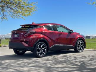2017 Toyota C-HR - Thumbnail