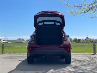 2017 Toyota C-HR - Thumbnail