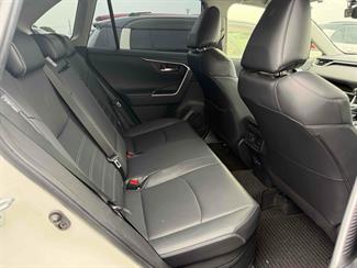2021 Toyota RAV4 - Thumbnail