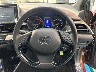 2017 Toyota C-HR - Thumbnail