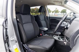 2019 Mitsubishi Outlander - Thumbnail