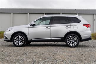 2019 Mitsubishi Outlander - Thumbnail